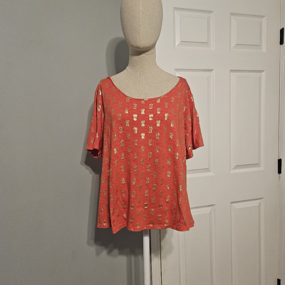 Grace Coral Tee with Gold Pineapple Pattern